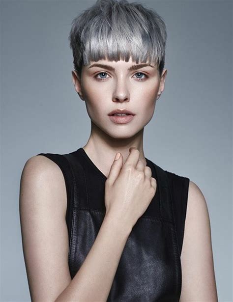 coupe ultra courte femme cheveux gris|Coupe courte femme cheveux gris